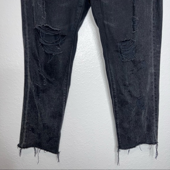 American Eagle Jeans Women 12 Short mom jean Distressed washed black raw hem CL - Picture 3 of 10